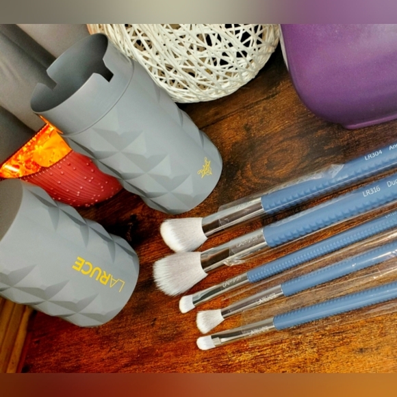 LARUCE BEAUTYCheek & Eyes Brush Set in Denim Blue - Picture 2 of 16